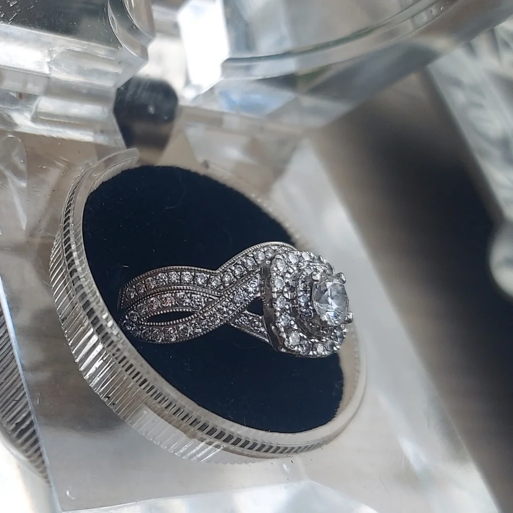 Neil Lane Bridal Set Round-Cut Diamond with Cushion Halo 14K White Gold - Picture 3 of 6